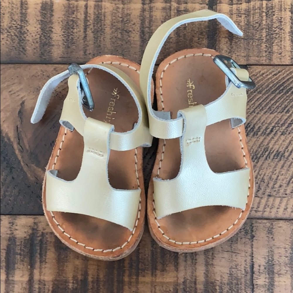 Freshly Picked T-Strap Sandals (size 3)
